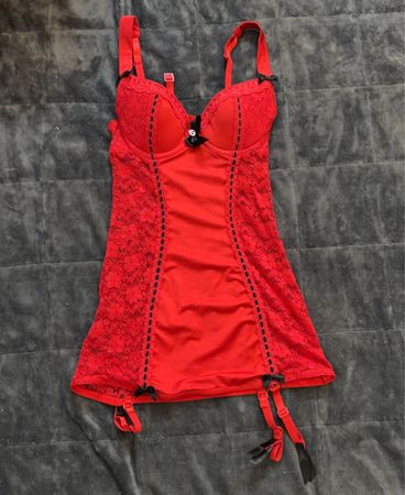 Lovehoney Lingerie Rotes Spitzen-Body