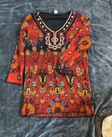 Rotes Tunika mit ornamentalem Druck