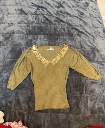 Charlotte Russe Paillettenverzierter V-Ausschnitt-Pullover
