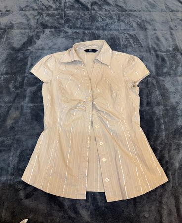 F&F Beige gestreiftes, gerafftes Hemd mit Knopfleiste