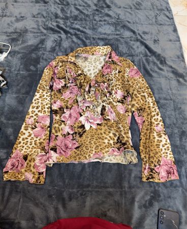 Leoprint- und Blumenmuster-Rüschenbluse