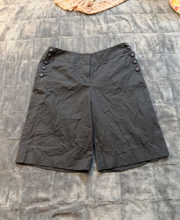 LOFT Petites schwarze Culottes mit Knopfdetail