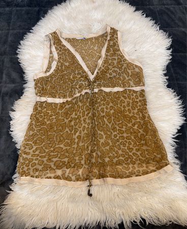 Damen Top mit Leopardenmuster, transparentem Stoff und V-Ausschnitt