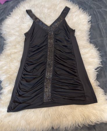 Metrofive Schwarzes gerafftes Kleid mit Pailletten-Detail