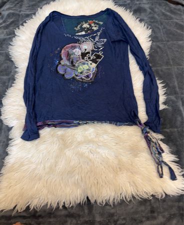 Blaues Langarmshirt mit „Never Stop to Dream“-Aufdruck