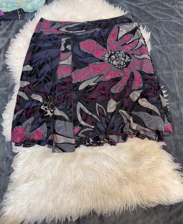 Via Moda Floral Print Skirt