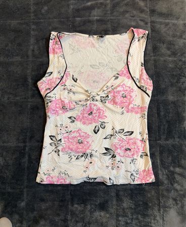 Top smanicato da donna con stampa floreale