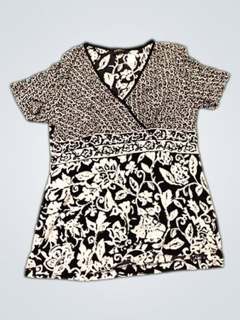 TAIFUN COLLECTION Schwarzes und weißes Blumendruck Wickeloberteil