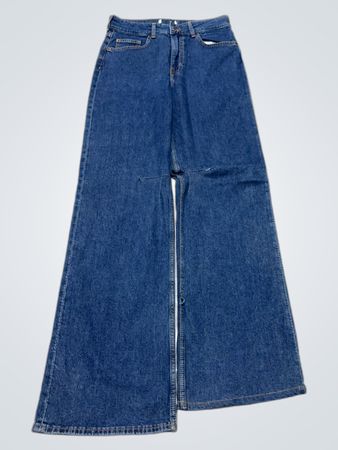 Wide-Leg-Jeans mit Schmetterlingsverzierung