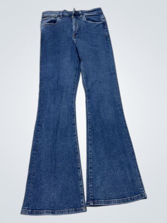 Blue Flare-Jeans mit bestickten Taschen