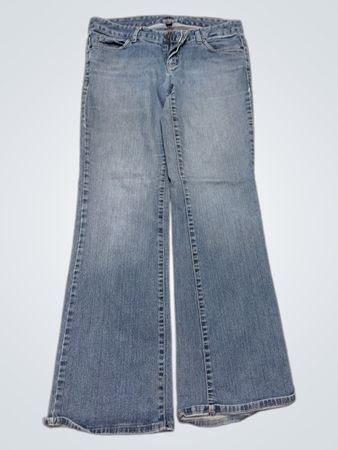 Blaue Jeans mit Schlag