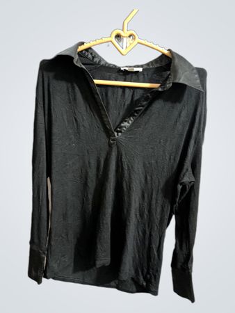 Un Deux Trois Schwarzes V-Ausschnitt Langarmshirt