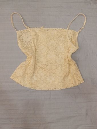 Gelbes Spitzen-Camisole