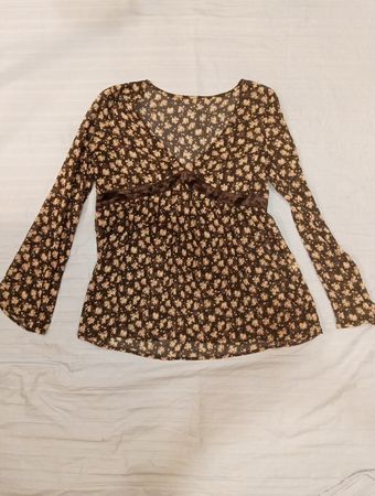 Durchsichtige Bluse mit Blumenmuster und Samtbesatz