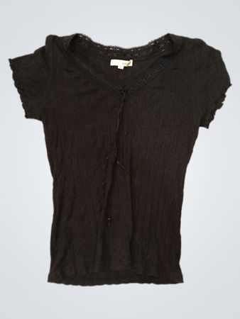 anyFAM Schwarzes Ripp-V-Ausschnitt T-Shirt mit Spitzenbesatz