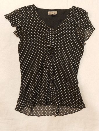 KATE HILL petite schwarze Pünktchen Rüschencollage Bluse