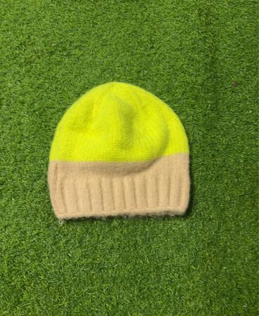 Zweifarbige Strickmütze