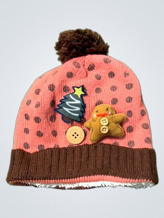 Rosa Mütze mit braunen Punkten, Lebkuchenmann, Weihnachtsbaum und Pompon