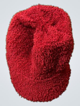 Roter flauschiger Beanie
