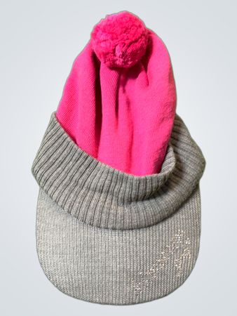 Rosa und Grauer Strickbeanie mit Pom Pom