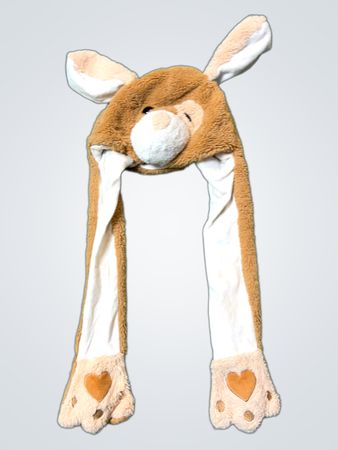Flauschiger Bärenhut mit Pfotenhandschuhen
