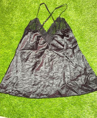 95% Polyester 5% Acryl Nachthemd mit schwarzer Spitzenverzierung