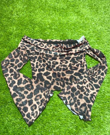 Leoprint Schulterfreies Croptop mit Glockenärmeln