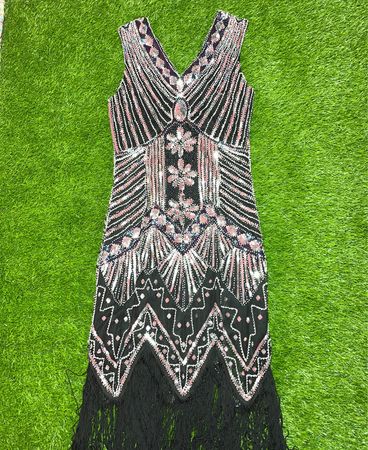 Schwarzes Flapper-Kleid mit Pailletten und Fransen