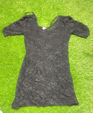 Deb Schwarzes Spitzenkleid