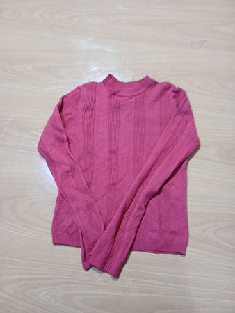 ピンクニットセーター