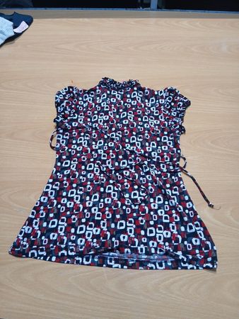 Top à col froncé imprimé