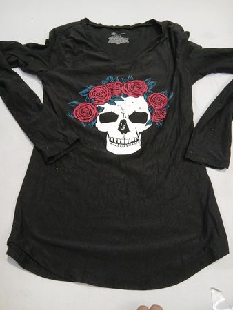 No Boundaries Black Skull Rose Graphic Long Sleeve T-Shirt