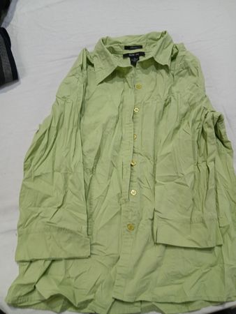 Grünes Button-Down-Hemd