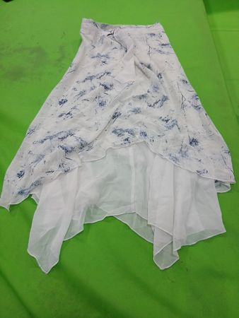 JIAN NI White Skirt with Blue Pattern