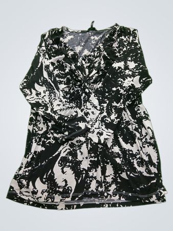 Daisy Fuentes Black and White Abstract Print Tunic Top
