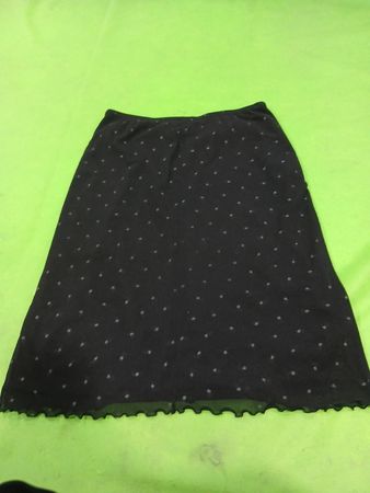 Jupe midi noire à pois avec ourlet en laitue