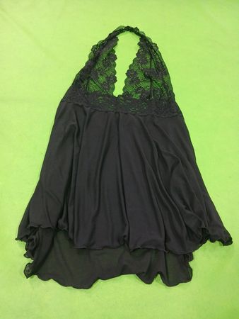 Nuisette noire à volants en dentelle
