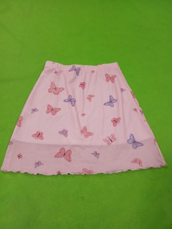 Jupe rose avec imprimé papillon