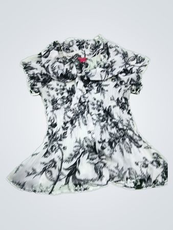 Sunny Leigh Women's Black & White Floral Print Short Sleeve Top