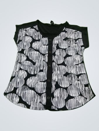 Adele & May Women's Black & White Patterned Button-Front Top