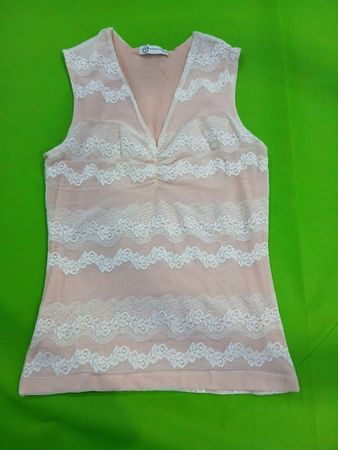 THINGS CONTEMPO Sleeveless Lace Trim V-Neck Top