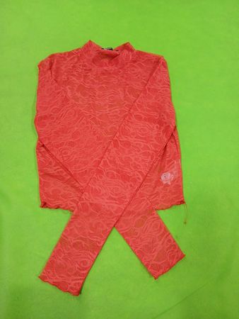 Top à manches longues rouge en dentelle avec col montant Forever 21