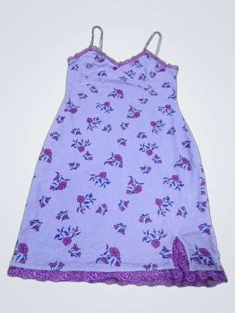 Wild Fable Lavendel Blumenmuster Slip-Kleid mit Spitzeneinsatz