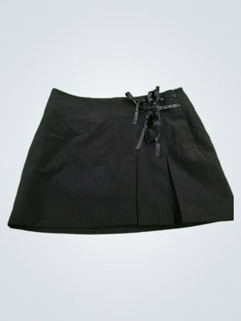 Jupe noire DiKa avec détail en nœud