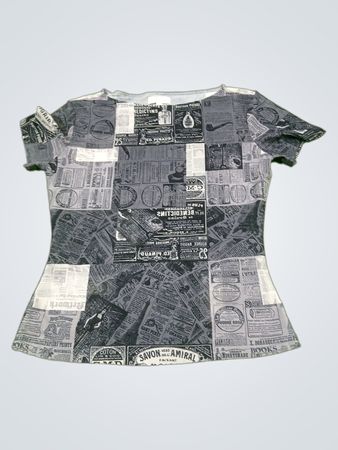 RONNY KOBO Damen T-Shirt mit Zeitungsdruck