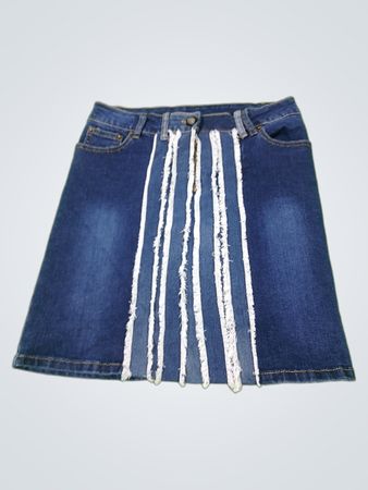 Denimrock mit weißen Streifen
