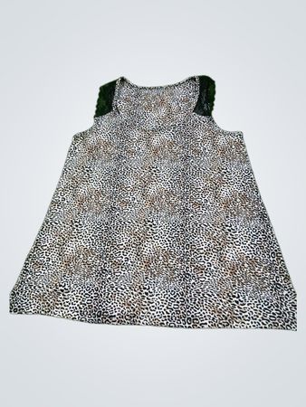 Leoprint-Kleid mit schwarzer Spitzenverzierung