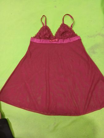 Burgunderfarbener Babydoll-Dessous