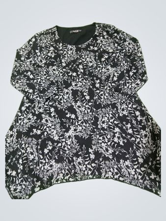 Style & Co. Petite Tunika-Oberteil mit schwarzem Blumenmuster