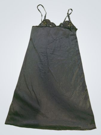 Schwarzer Nachträger mit Spitzenbesatz